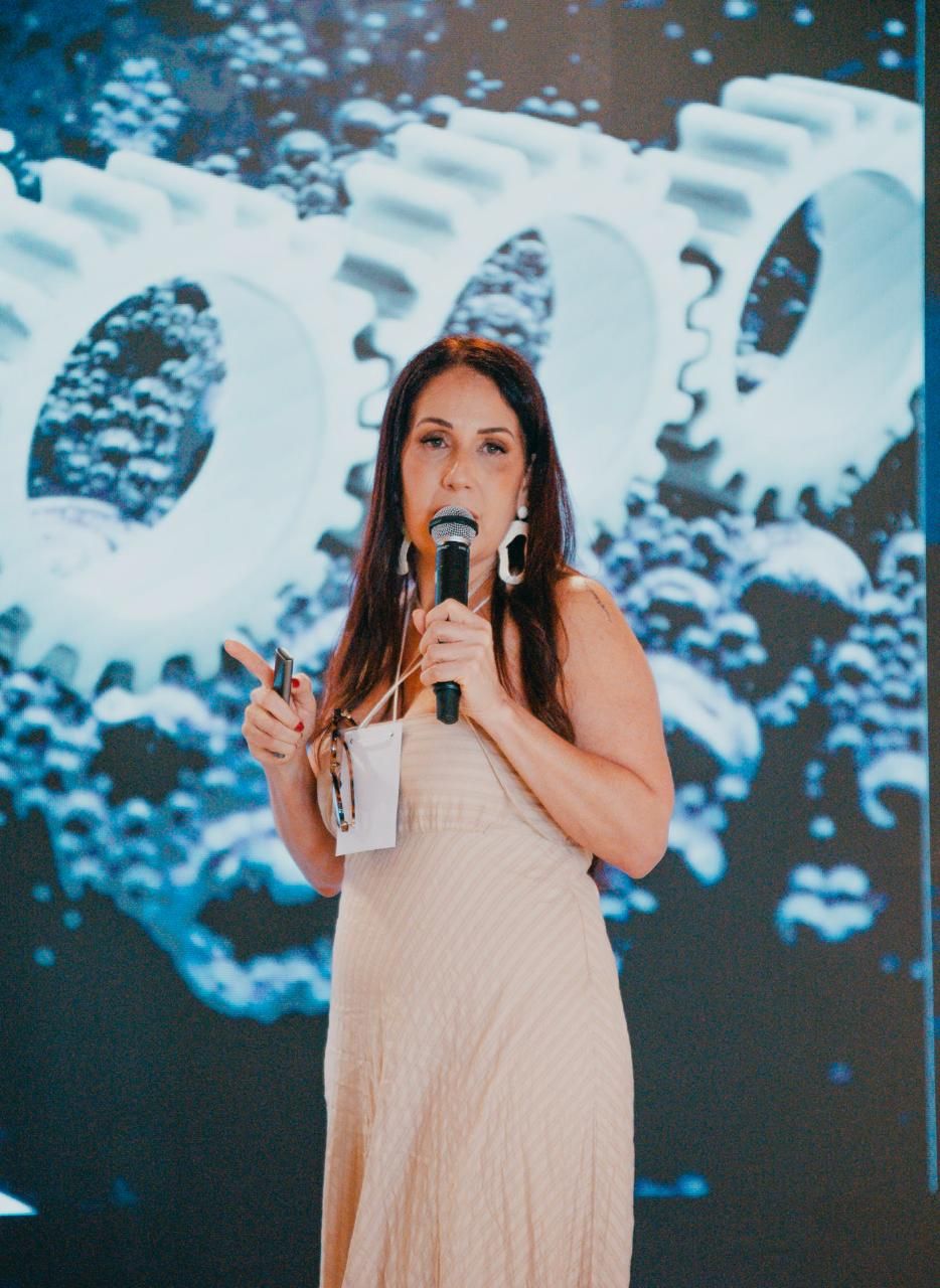 Dra. Riane Aguiar palestrando